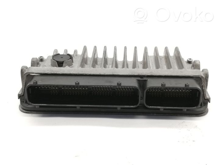 Toyota Camry Variklio valdymo blokas 8966133G71