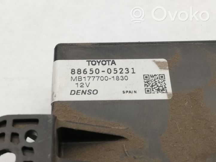 Toyota Avensis T270 Kiti prietaisai 8865005231