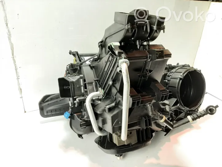 Volkswagen Golf VII Sisälämmityksen ilmastoinnin korin kokoonpano 5QE820005