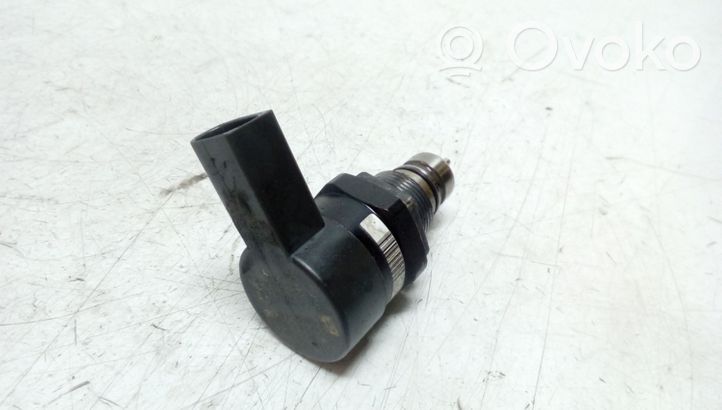 Mercedes-Benz C W203 Regolatore di pressione del carburante A6110780449