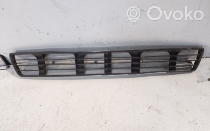 Audi A4 S4 B5 8D Apakšējais režģis (trīsdaļīgs) 8D0807683