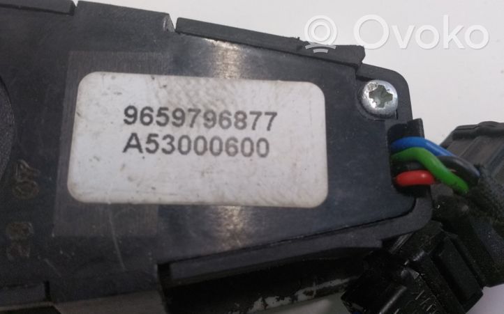 Citroen C4 Grand Picasso Oro cirkuliacijos jungtukas 9659796877