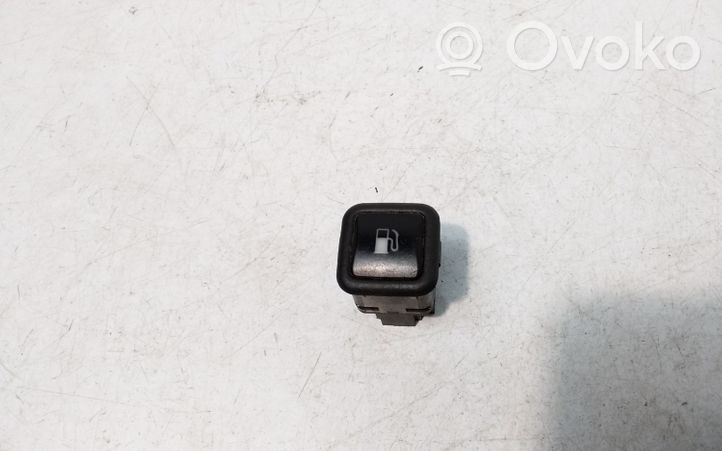 Volkswagen PASSAT B5 Fuel tank opening switch 3B0959833A