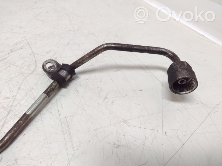 Volkswagen Tiguan Fuel injector supply line/pipe 