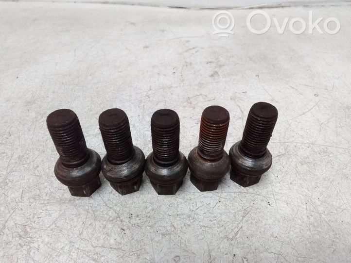 Volkswagen Phaeton Nuts/bolts 