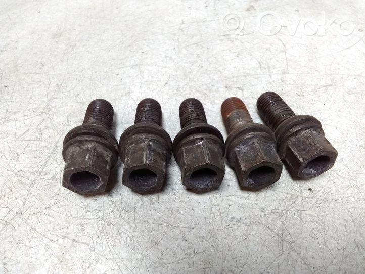 Volkswagen Phaeton Nuts/bolts 