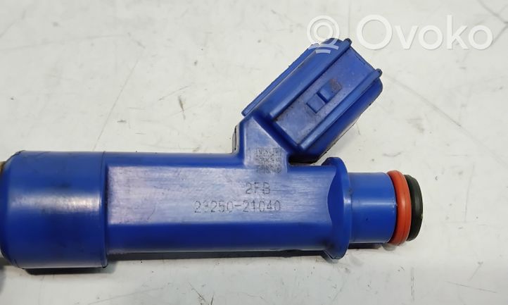 Toyota Yaris Injecteur de carburant 2325021040