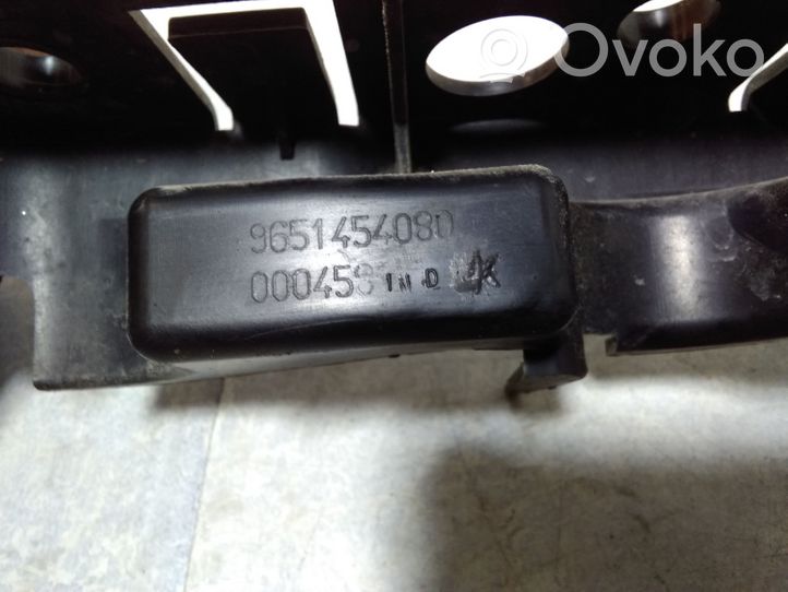 Peugeot 407 Uchwyt / Mocowanie zderzaka przedniego 9651454080
