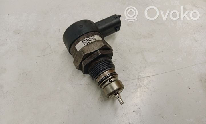 Volvo S60 Régulateur de pression de carburant 31216313