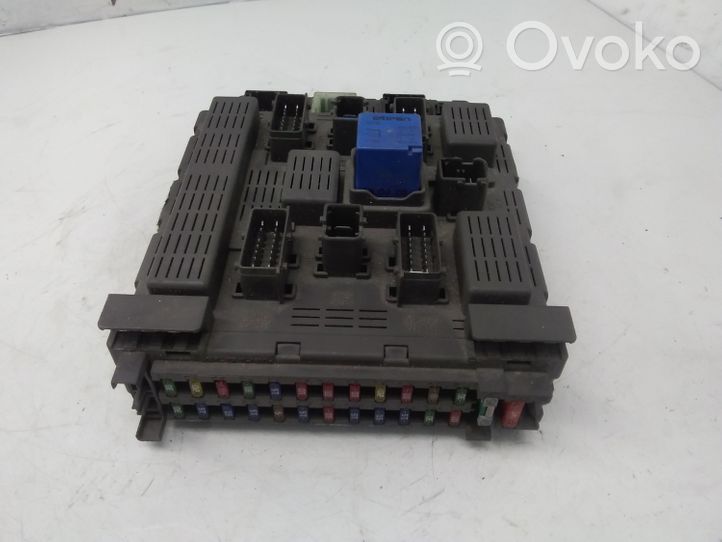 Peugeot 607 Module de fusibles 9640797880