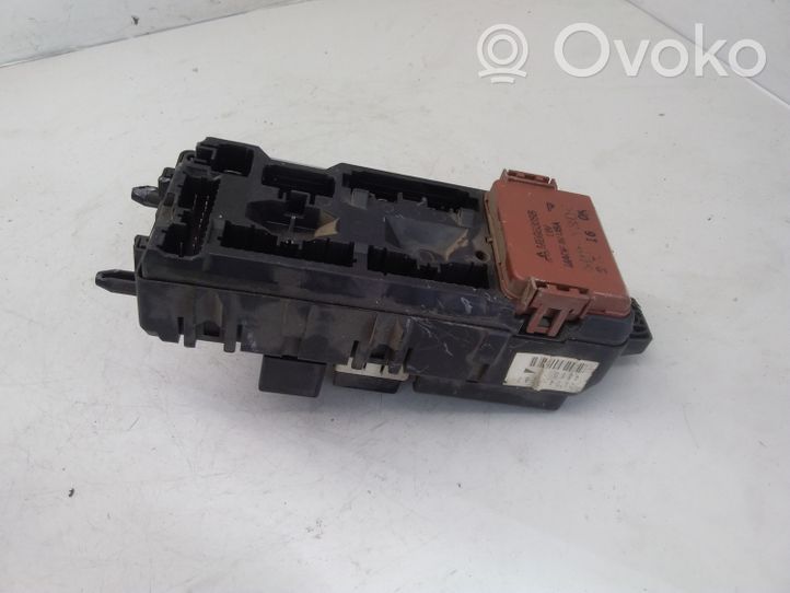 Mitsubishi Carisma Fuse module MB953355