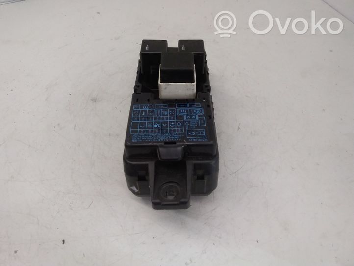 Mitsubishi Carisma Módulo de fusible MB953355