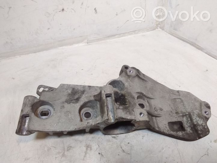 Nissan Qashqai+2 Mocowanie alternatora 8200669494