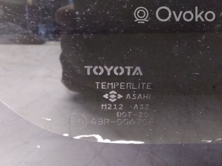 Toyota Yaris Verso Fenêtre latérale avant / vitre triangulaire 