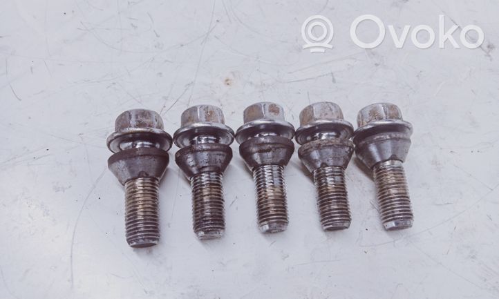 Volvo XC60 Nuts/bolts 