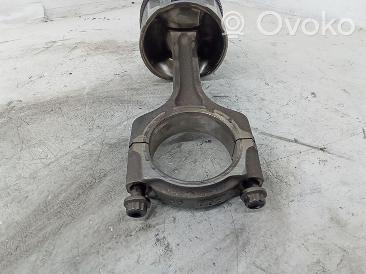 Honda FR-V Piston with connecting rod 