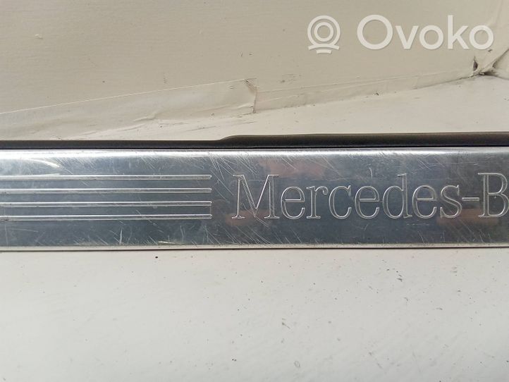 Mercedes-Benz S W221 Muu kynnyksen/pilarin verhoiluelementti A2216800235
