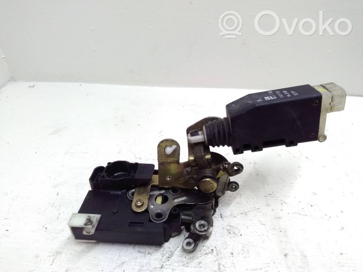 Opel Sintra Serrure de porte avant 16624432