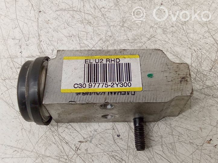 Hyundai ix35 Air conditioning (A/C) expansion valve 977752Y300