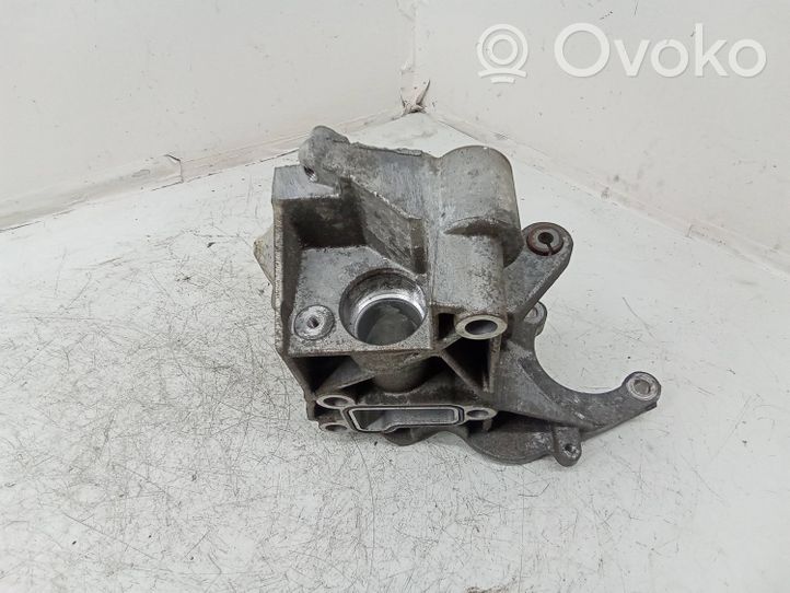 Volkswagen Touareg II Supporto di montaggio della pompa del servosterzo 059145169AE