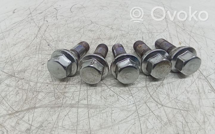 Volvo XC60 Nuts/bolts 