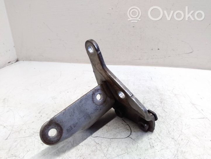 Volkswagen PASSAT B8 Muffler mount bracket/holder 04L131561J