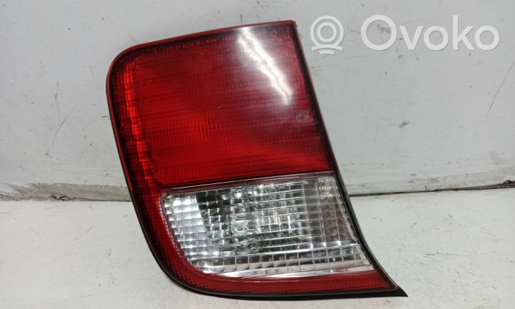 Subaru Forester SF Lampy tylnej klapy bagażnika 22620697