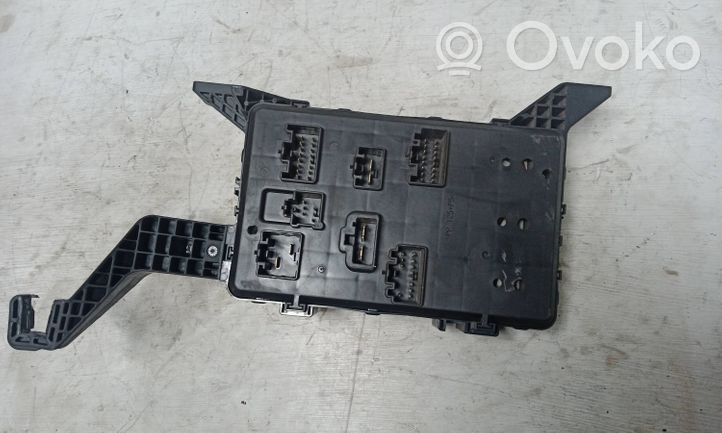 Ford Mondeo Mk III Module de fusibles 4S7T14A073AA