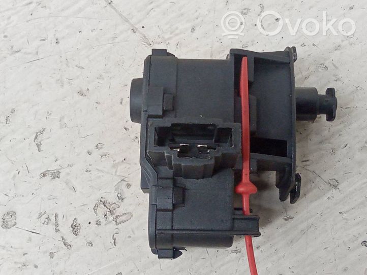 Audi A5 8T 8F Moteur de verrouillage trappe à essence 8E0862153B