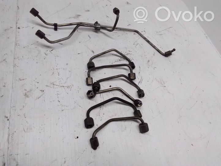 Volkswagen Touareg I Fuel injector supply line/pipe 