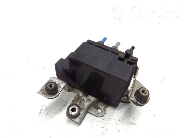 Volkswagen Touareg I Air suspension valve block 15152400082