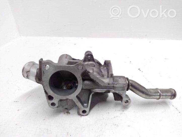 Mazda CX-3 Termostato/alloggiamento del termostato PE0115172