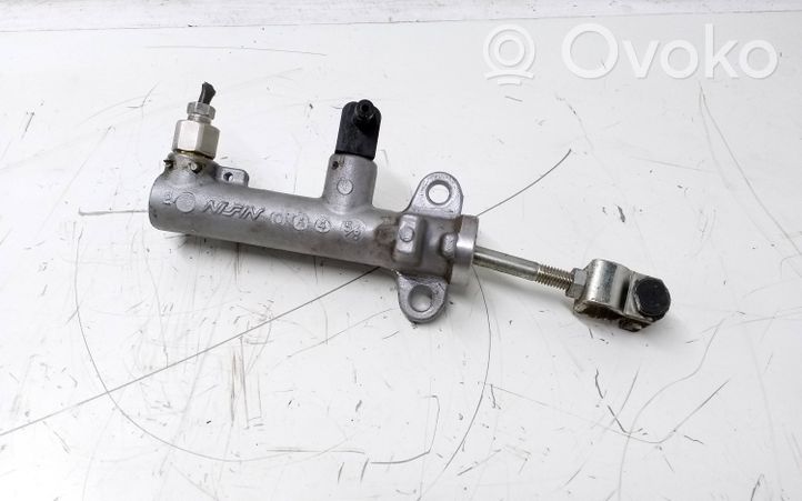 Honda CR-V Clutch master cylinder 