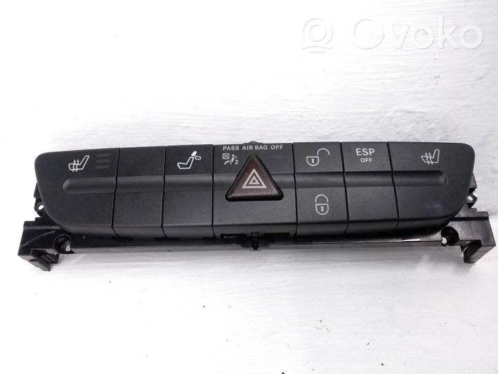 Mercedes-Benz CLS C219 Interruttore luci di emergenza 2118210981