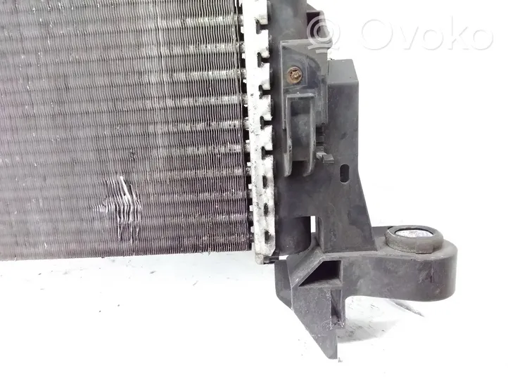 Opel Vivaro Coolant radiator 93868353