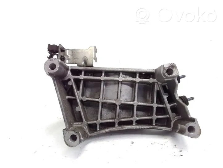 Fiat 500L Engine mounting bracket 55198565