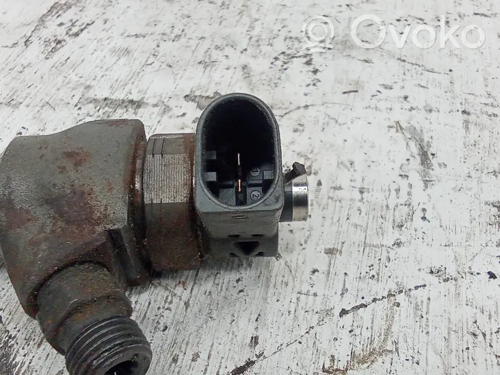 Volkswagen Caddy Fuel injector 03L130277J