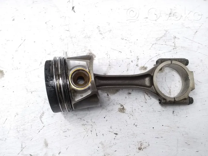 Volkswagen Caddy Piston with connecting rod 