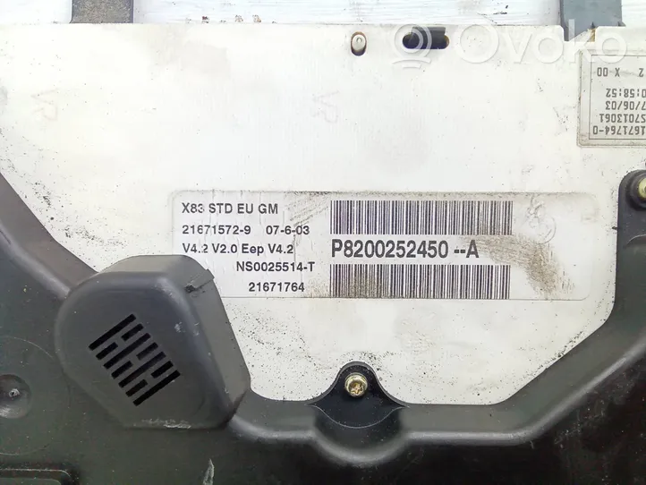 Opel Vivaro Speedometer (instrument cluster) P8200252450A