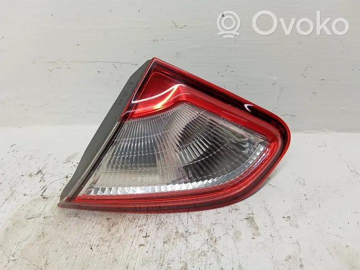 Nissan Qashqai+2 Lampy tylnej klapy bagażnika B26550BR01A