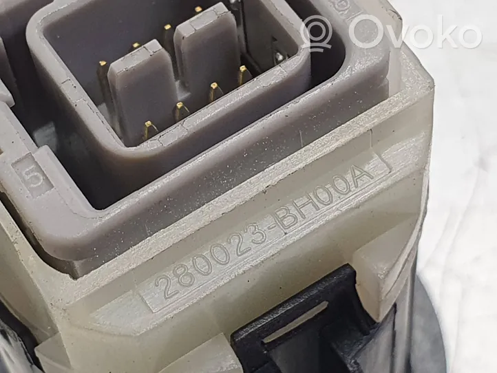 Nissan Qashqai+2 Gniazdo / Złącze USB 280023BH00A