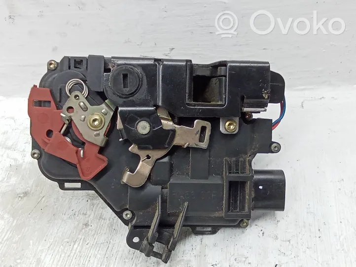 Audi A4 S4 B6 8E 8H Etuoven lukko 8E0839016C