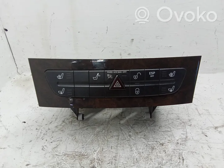 Mercedes-Benz CLS C219 Un conjunto de interruptores A2196800614