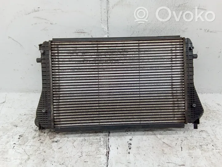 Volkswagen Touran II Chłodnica powietrza doładowującego / Intercooler 1K0121345E