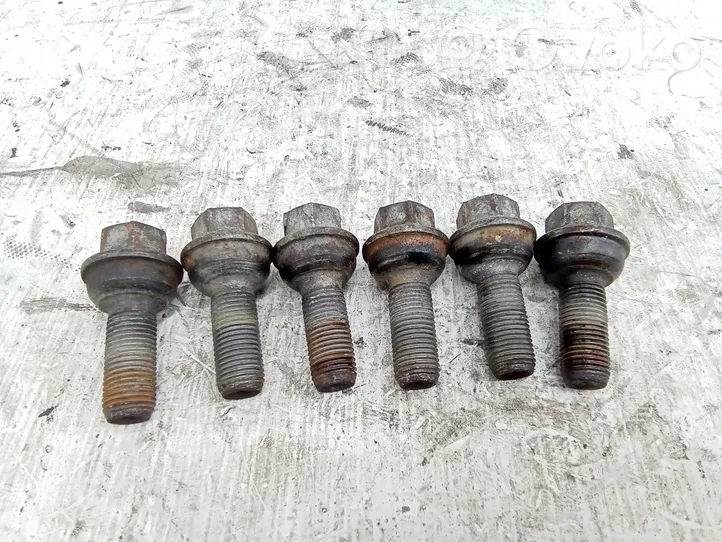 Mercedes-Benz Sprinter W906 Nuts/bolts 