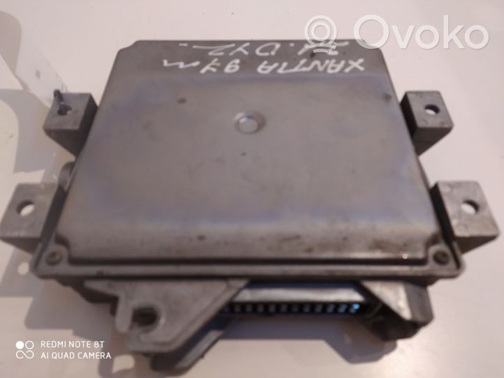 Citroen Xantia Variklio valdymo blokas R04010011D