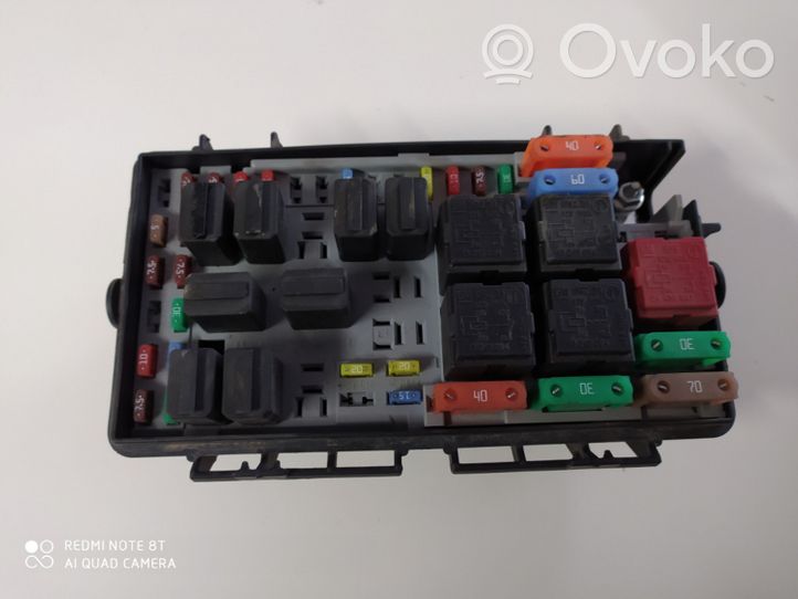 Opel Corsa C Module de fusibles 13217394EH