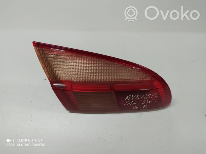 Toyota Avensis T220 Lampy tylnej klapy bagażnika 89022026