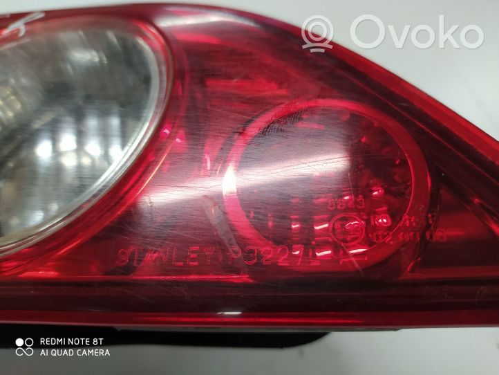 Honda Accord Luci posteriori del portellone del bagagliaio P3227L