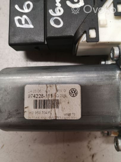 Volkswagen PASSAT B6 Galinis varikliukas langų pakėlėjo 974228111